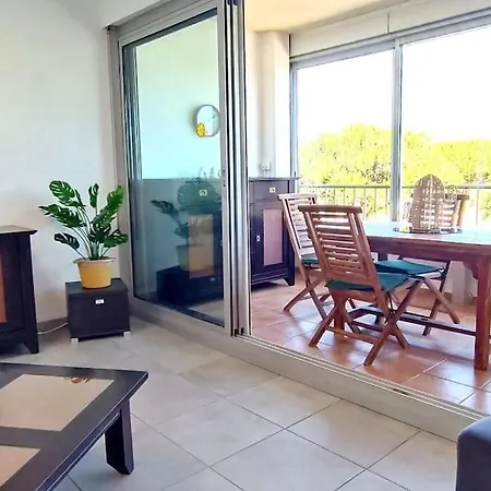 T2 Moderne En Bord De Appartement